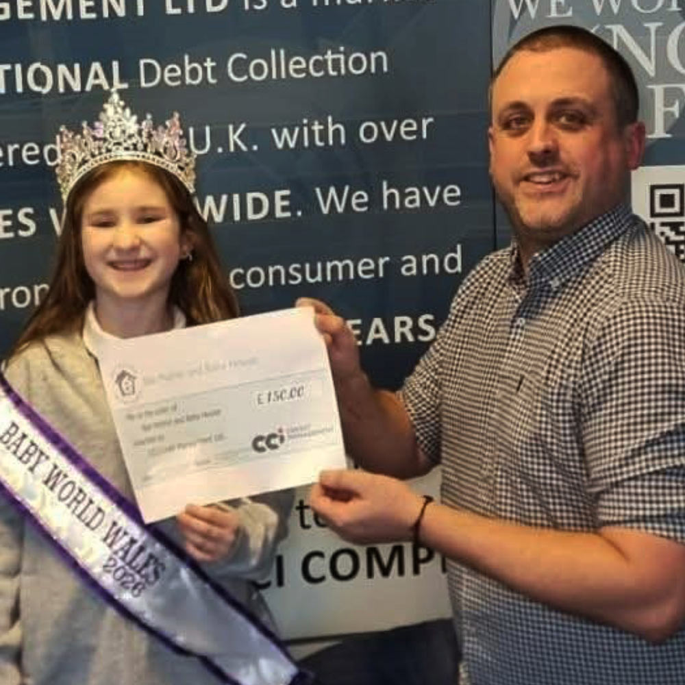 An image of CCI's David Hughes awarding a &pound;150 donation to Bali Mother and Baby House.